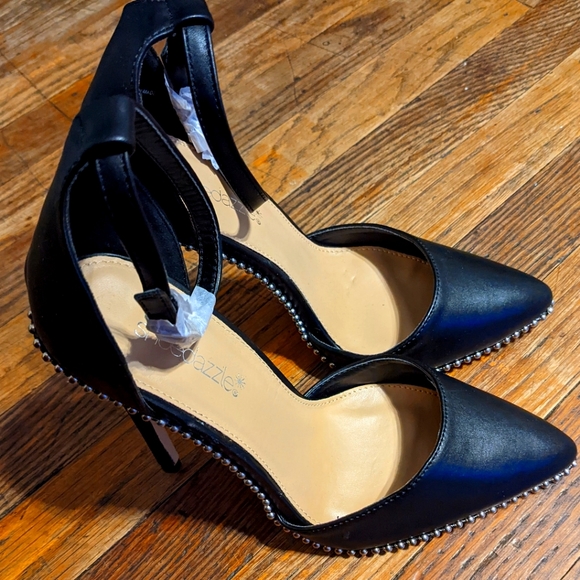 Heels - Picture 2 of 6